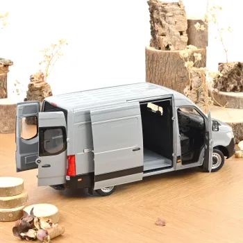 1:18 Mercedes-Benz Sprinter 2018 Grau