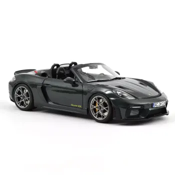 1:18 Porsche 718 Spyder RS mit Weissachpaket 2023 Tannengrün