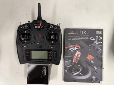 Neuwertige Spektrum DX7 inkl. Lipo und Original Ladegerät