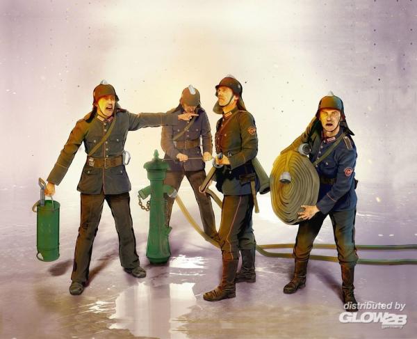 1:35 WWII German Firemen (4 figures)
