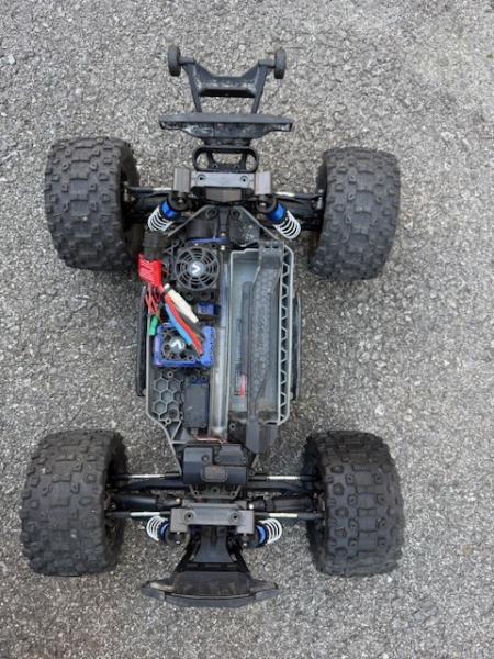 Neuwertiger Traxxas Stampede 4x4VXL Clipless