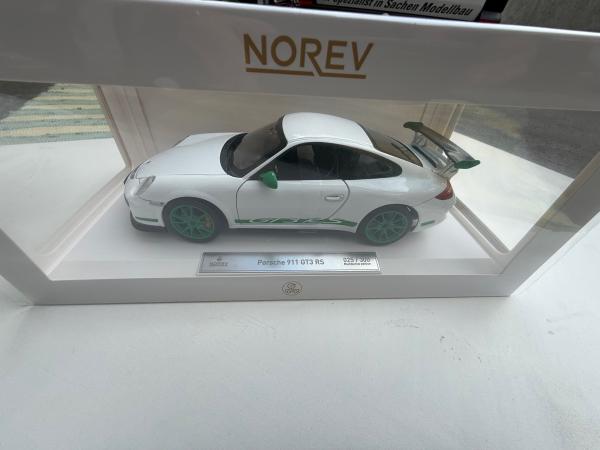 1:18 Porsche 911 GT3 RS 2009 Weiß/Pytongrün limitiert auf 300 Stück!