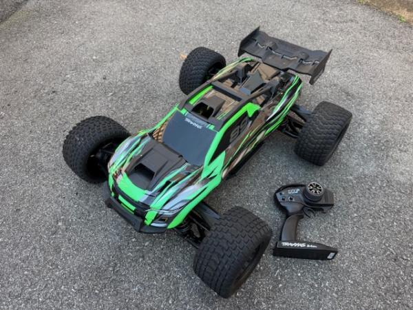 Gebrauchter Traxxas XRT 1/7 inkl. Lichtset