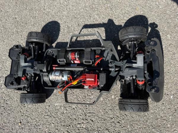 Neuwertiger 1/8 Infraction 4WD Mega Restro-Mod Truck RTR; Teal/Bronze Neupreis 340 Euro