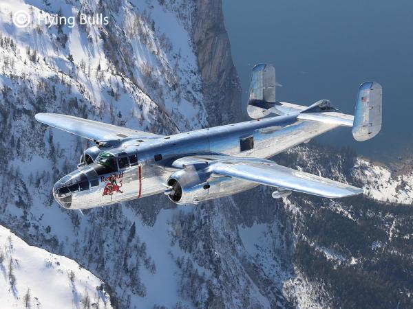 1:48 North American B-25J Mitchell Revell Modellbausatz mit Basiszubehör